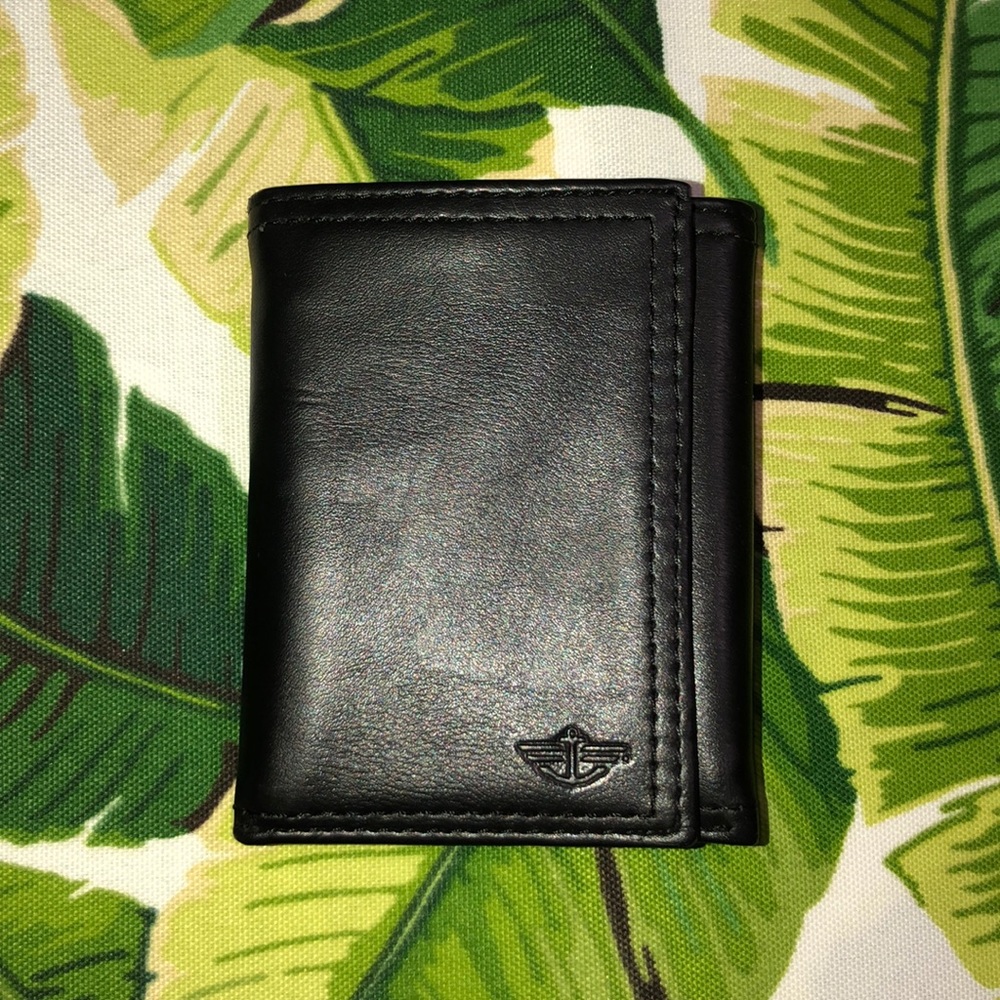Dockers wallet
